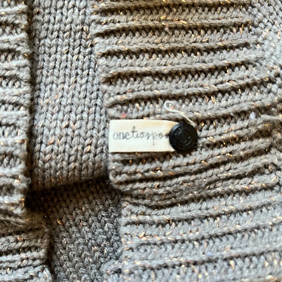 ONE Teaspoon. Raglan sleeve w gold thread - Picture 4 of 4